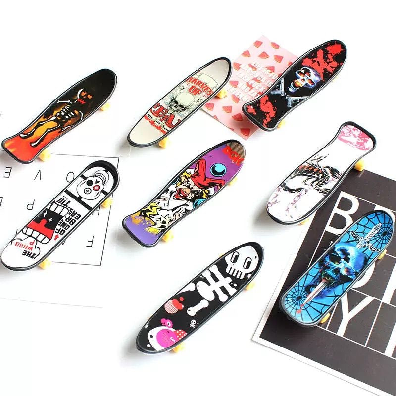 Finger skateboard (12 in a pack)